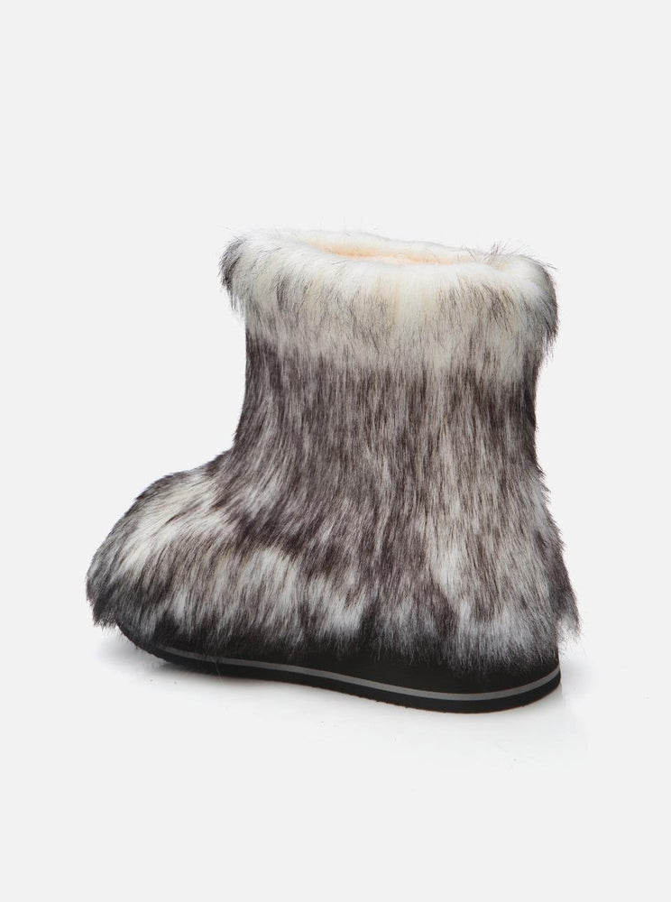 
                      
                        Apreski White Women's Faux Fur Boots
                      
                    